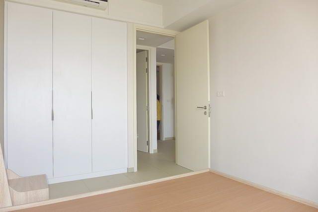 Condominium for sale Pattaya showing built-in wardrobes Condominium for sale Pattaya showing built-in wardrobes