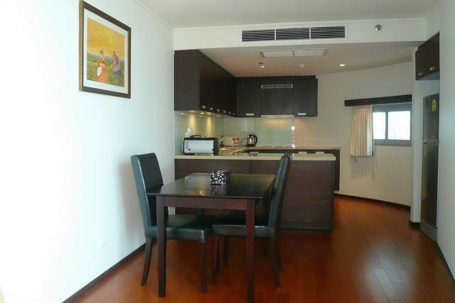 Condominium for sale in Pattaya showing the dining kitchen area Condominium for sale in Pattaya showing the dining kitchen area
