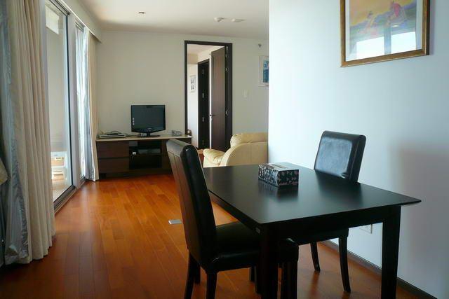 Condominium for sale in Pattaya showing the dining area Condominium for sale in Pattaya showing the dining area