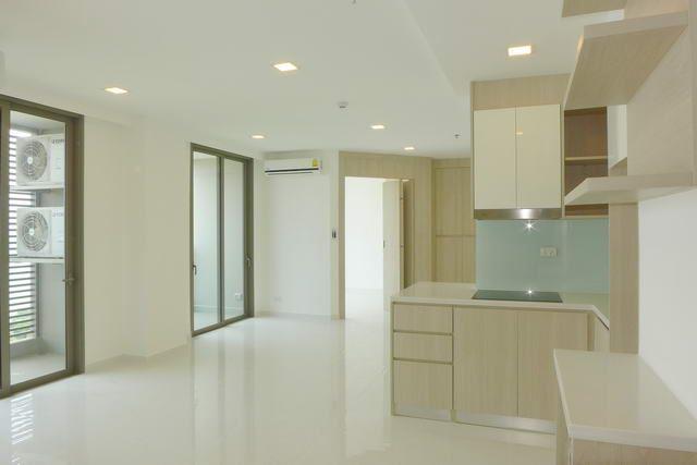 Condominium for sale Pratumnak Hill Pattaya showing the living and dining areas Condominium for sale Pratumnak Hill Pattaya showing the living and dining areas