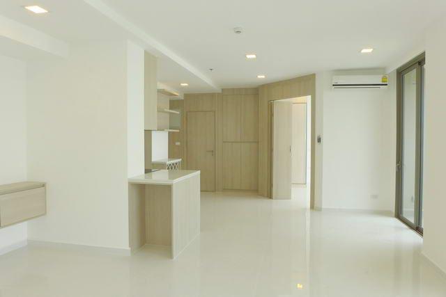 Condominium for sale Pratumnak Hill Pattaya showing the dining area Condominium for sale Pratumnak Hill Pattaya showing the dining area