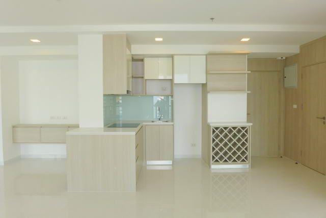 Condominium for sale Pratumnak Hill Pattaya showing the kitchen Condominium for sale Pratumnak Hill Pattaya showing the kitchen