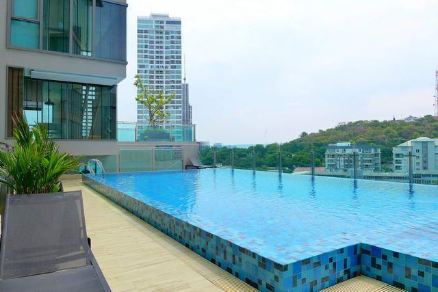 Condominium for sale Pratumnak Hill Pattaya showing the communal swimming pool Condominium for sale Pratumnak Hill Pattaya showing the communal swimming pool