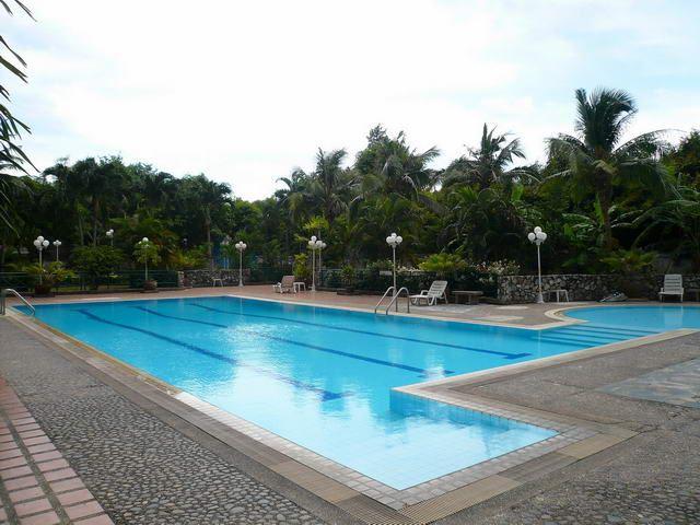 Condominium for sale in Na Jomtien showing the communal pool Condominium for sale in Na Jomtien showing the communal pool