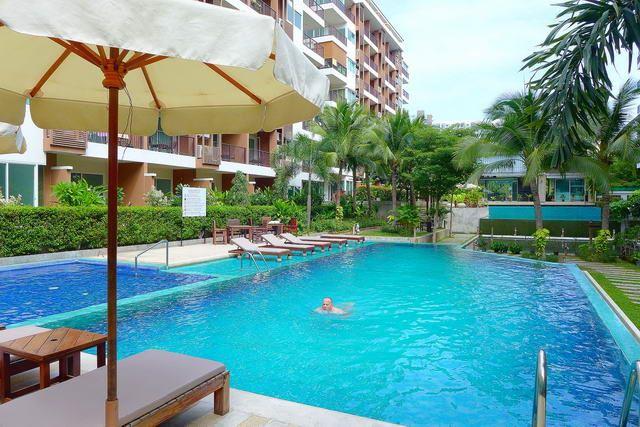 Condominium For Sale Pratumnak showing the communal swimming pool Condominium For Sale Pratumnak showing the communal swimming pool