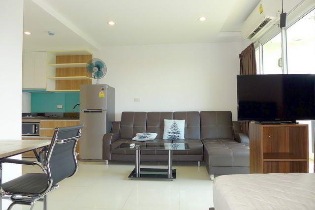 Condominium For Sale Pratumnak showing the living area Condominium For Sale Pratumnak showing the living area