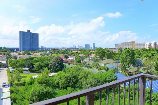 Condominium For Sale Pratumnak showing the balcony view Condominium For Sale Pratumnak showing the balcony view