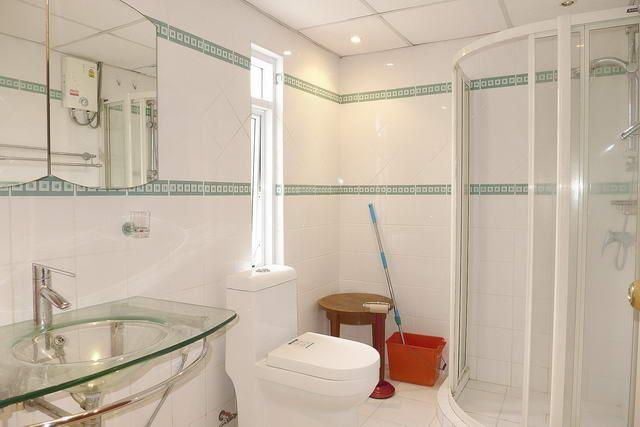 Condominium for sale Jomtien showing the bathroom Condominium for sale Jomtien showing the bathroom