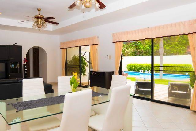 House for sale East Pattaya showing the dining area House for sale East Pattaya showing the dining area