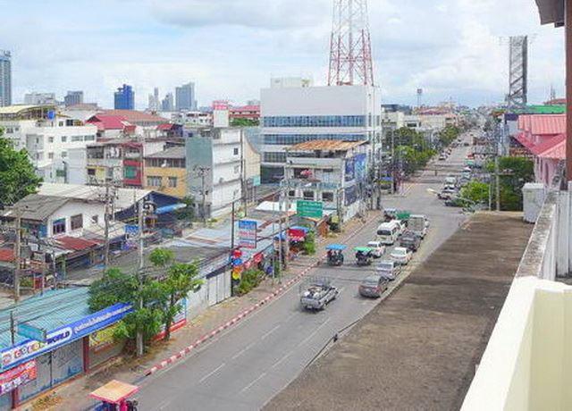 Shop house for sale pattaya showing the surrounding area Shop house for sale pattaya showing the surrounding area
