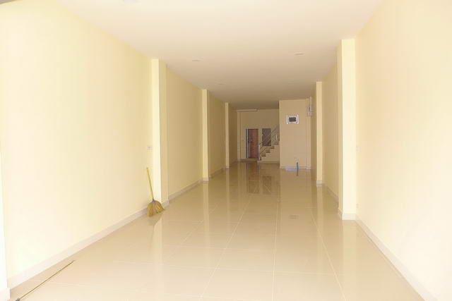 Shop house for sale pattaya showing the undivided utility space Shop house for sale pattaya showing the undivided utility space
