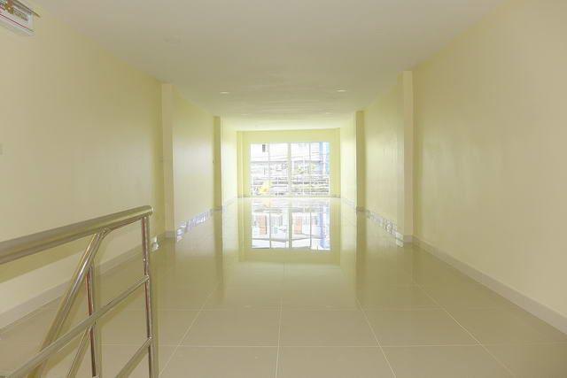 Shop house for sale pattaya showing the utility space Shop house for sale pattaya showing the utility space