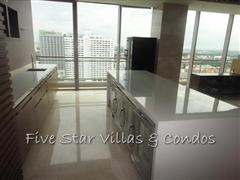 Condominium for sale on Pattaya Beach at Northshore showing the bar area