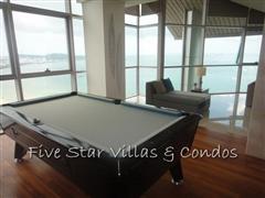 Condominium for sale on Pattaya Beach at Northshore showing an entertaining area