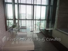 Condominium for rent on Pattaya Beach at Northshore showing a bathroom