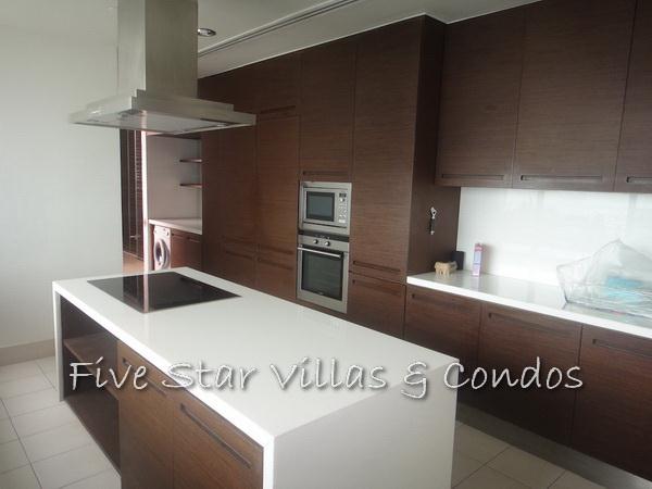 Condominium for rent on Pattaya Beach at Northshore showing the kitchen