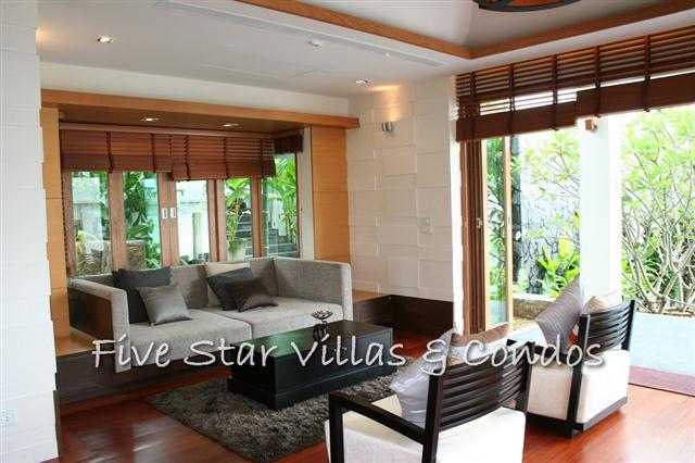 House for sale Wong Amat beachfront showing the living area