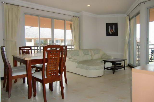 Condominium for sale in Pattaya showing the open plan concept Condominium for sale in Pattaya showing the open plan concept