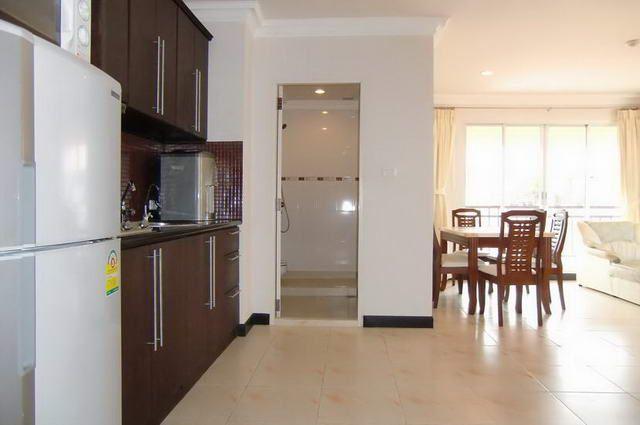 Condominium for sale in Pattaya showing the kitchen area Condominium for sale in Pattaya showing the kitchen area