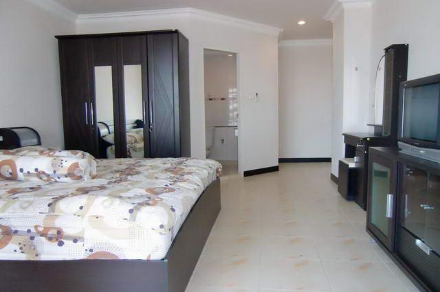 Condominium for sale in Pattaya showing the bedroom area Condominium for sale in Pattaya showing the bedroom area