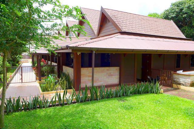 House for sale Huay Yai Pattaya showing the house and garden House for sale Huay Yai Pattaya showing the house and garden