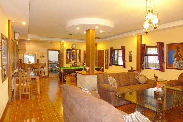 House for sale Huay Yai Pattaya showing the living area House for sale Huay Yai Pattaya showing the living area