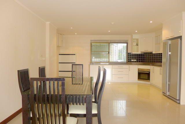 Condominium for sale Pratumnak Hill Pattaya showing the dining and kitchen Condominium for sale Pratumnak Hill Pattaya showing the dining and kitchen