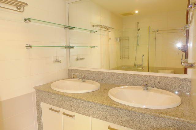 Condominium for sale Pratumnak Hill pattaya showing the bathroom Condominium for sale Pratumnak Hill pattaya showing the bathroom