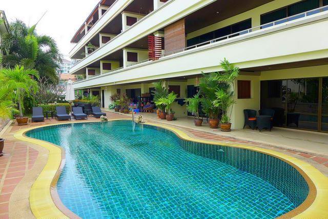 Condominium for sale Pratumnak Hill Pattaya showing the communal swimming pool Condominium for sale Pratumnak Hill Pattaya showing the communal swimming pool