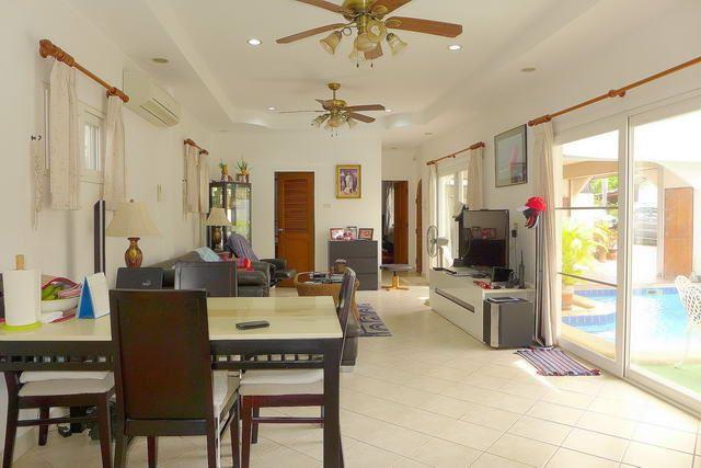 House for sale East Pattaya showing the dining and living areas House for sale East Pattaya showing the dining and living areas