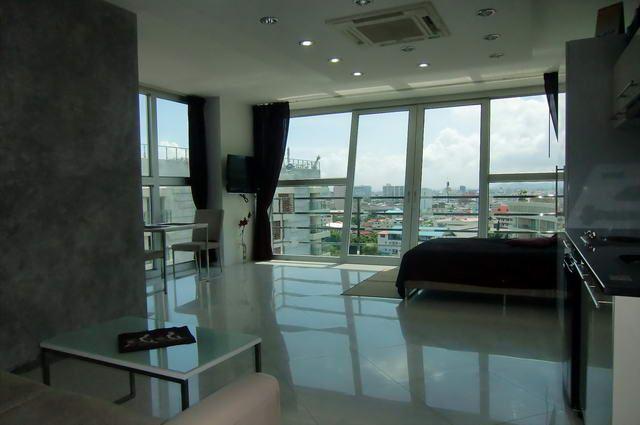 Condominium for sale on Pratumnak looking to the corner window Condominium for sale on Pratumnak looking to the corner window