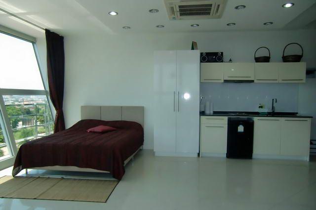 Condominium for sale on Pratumnak showing the kitchen area Condominium for sale on Pratumnak showing the kitchen area