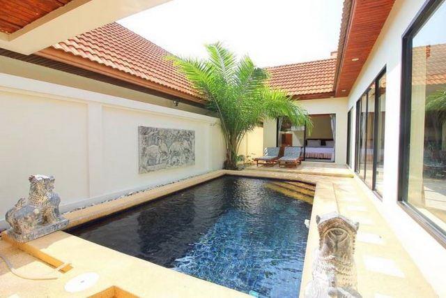 House for sale Jomtien showing the pool and terrace House for sale Jomtien showing the pool and terrace