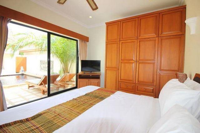 House for sale Jomtien showing the master bedroom with pool view House for sale Jomtien showing the master bedroom with pool view