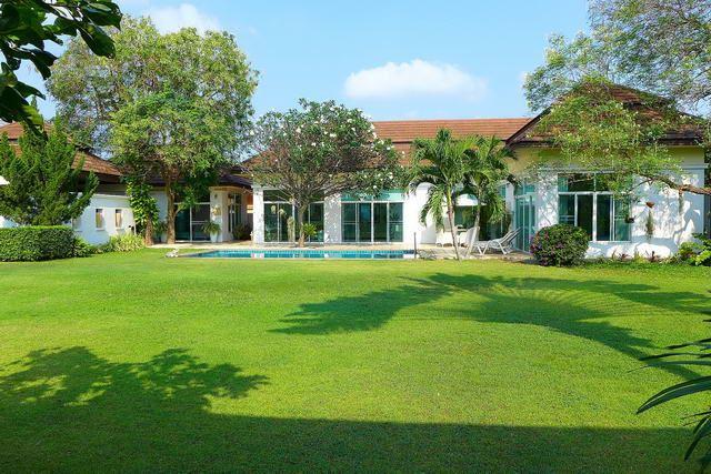 House for sale East Pattaya showing the house and gardens with pool House for sale East Pattaya showing the house and gardens with pool