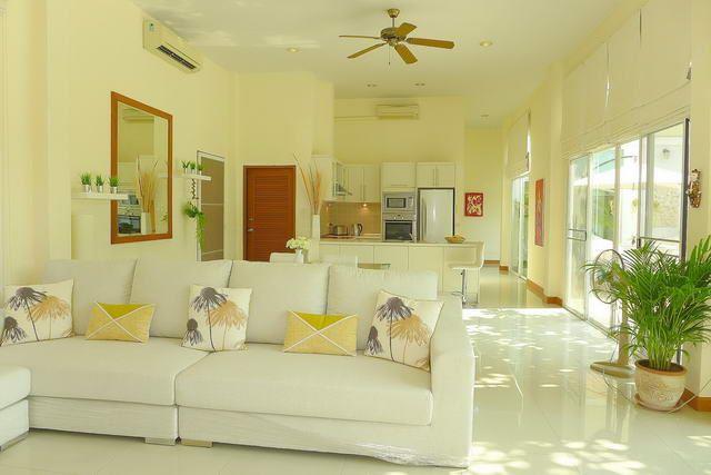House for sale East Pattaya showing the living area House for sale East Pattaya showing the living area