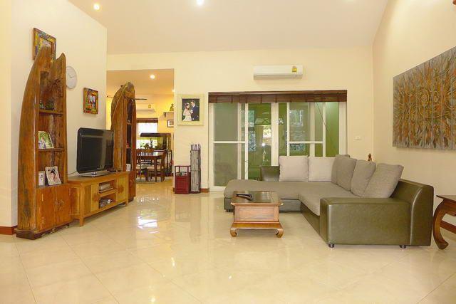 House for sale East Pattaya showing the living area House for sale East Pattaya showing the living area
