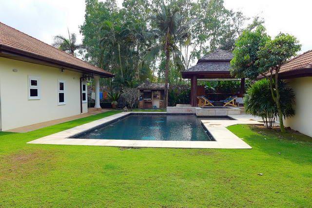 House for sale East Pattaya showing the private pool House for sale East Pattaya showing the private pool