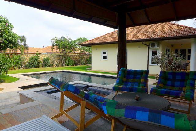 House for sale East Pattaya showing the Sala House for sale East Pattaya showing the Sala