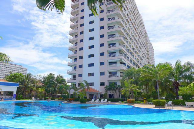 Condominium for sale Jomtien showing the condominium building Condominium for sale Jomtien showing the condominium building