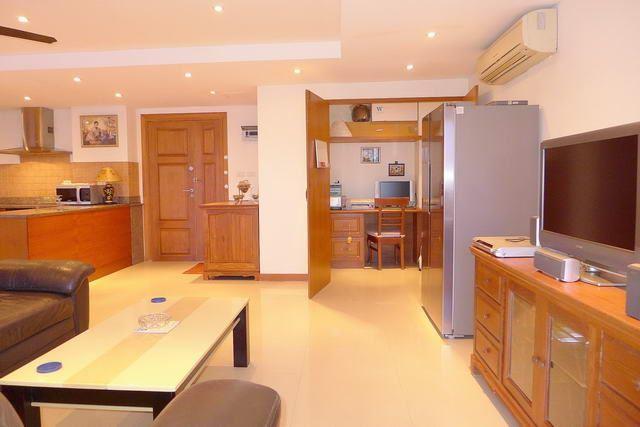 Condominium for sale Pattaya looking towards the office Condominium for sale Pattaya looking towards the office