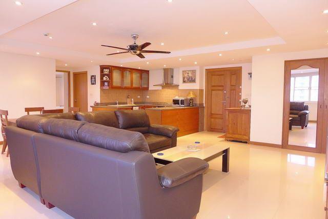 Condominium for sale Pattaya showing the living area Condominium for sale Pattaya showing the living area