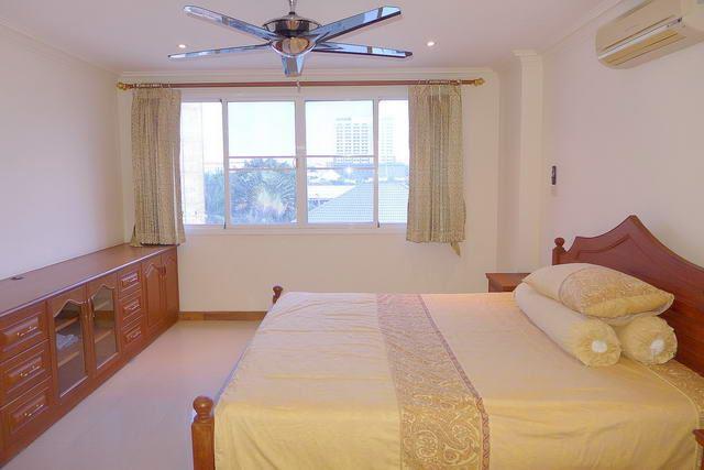 Condominium for sale Pattaya showing the second bedroom suite Condominium for sale Pattaya showing the second bedroom suite