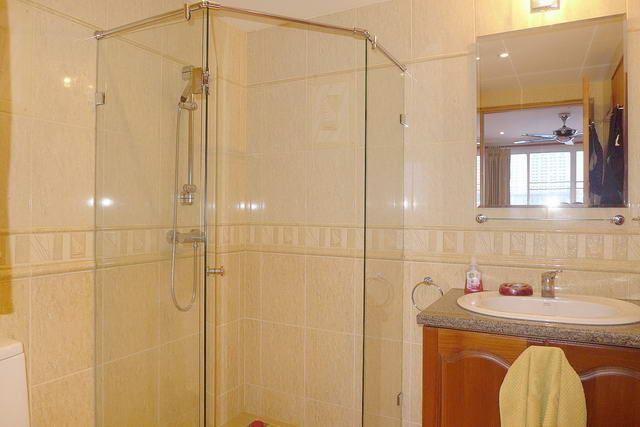 Condominium for sale Pattaya showing a bathroom Condominium for sale Pattaya showing a bathroom