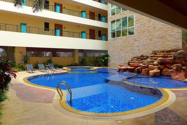 Condominium for sale Pattaya showing the communal swimming pool Condominium for sale Pattaya showing the communal swimming pool