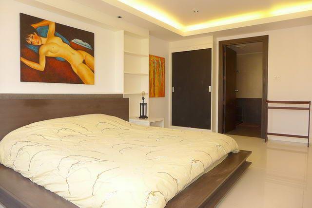 Condominium for sale Pattaya showing the bedroom suite Condominium for sale Pattaya showing the bedroom suite