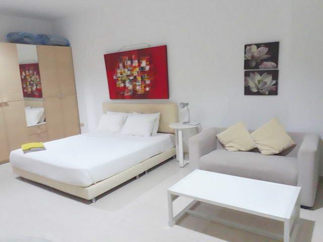 Condominium for sale Jomtien showing the sleeping and living areas Condominium for sale Jomtien showing the sleeping and living areas