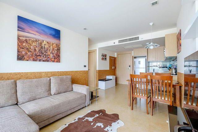 Condominium for sale Pratumnak Hill showing the open plan living area Condominium for sale Pratumnak Hill showing the open plan living area