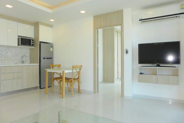 Condominium for sale Pratumnak Hill showing the dining and kitchen areas Condominium for sale Pratumnak Hill showing the dining and kitchen areas