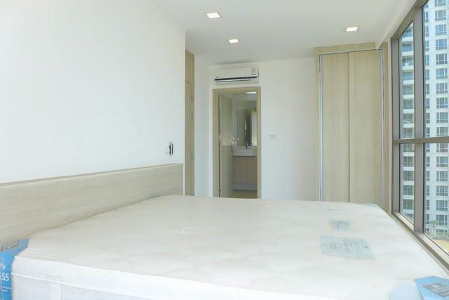 Condominium for sale Pratumnak Hill showing the master bedroom suite Condominium for sale Pratumnak Hill showing the master bedroom suite